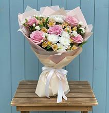 Букет цветов из:  Гвоздики, Орхидеи и Розы в Новоалексеевской
