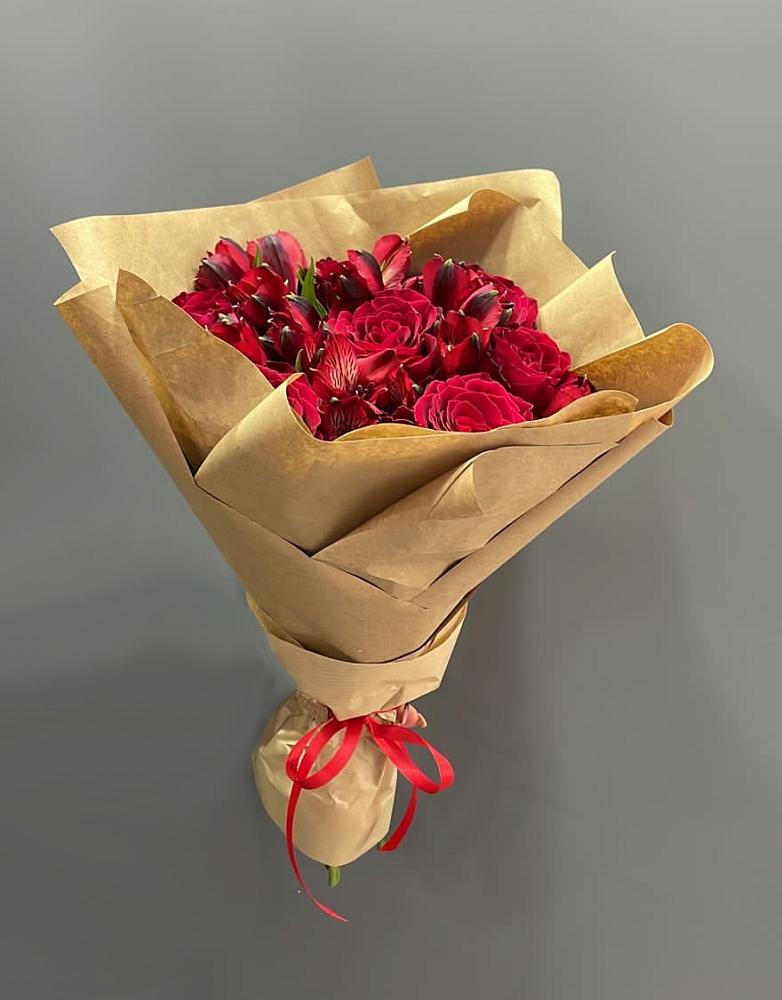 Букет цветов из: Альстромерии и Розы в Новоалексеевской