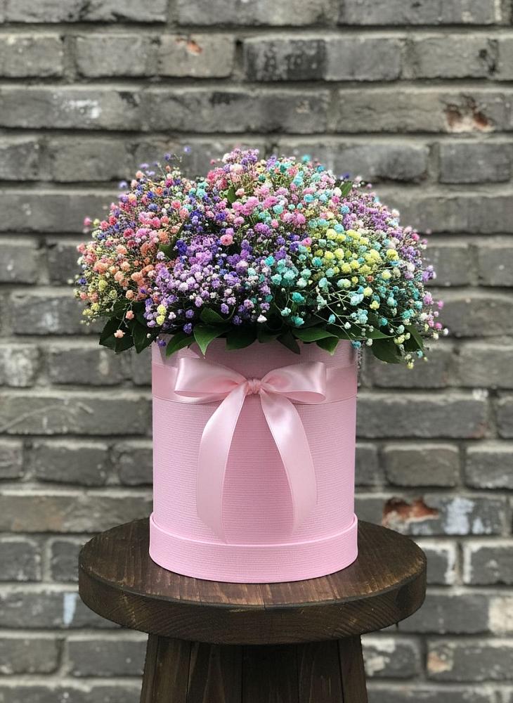 Цветочная композиция из Гипсофила и Розы в шляпной коробке в Новоалексеевской