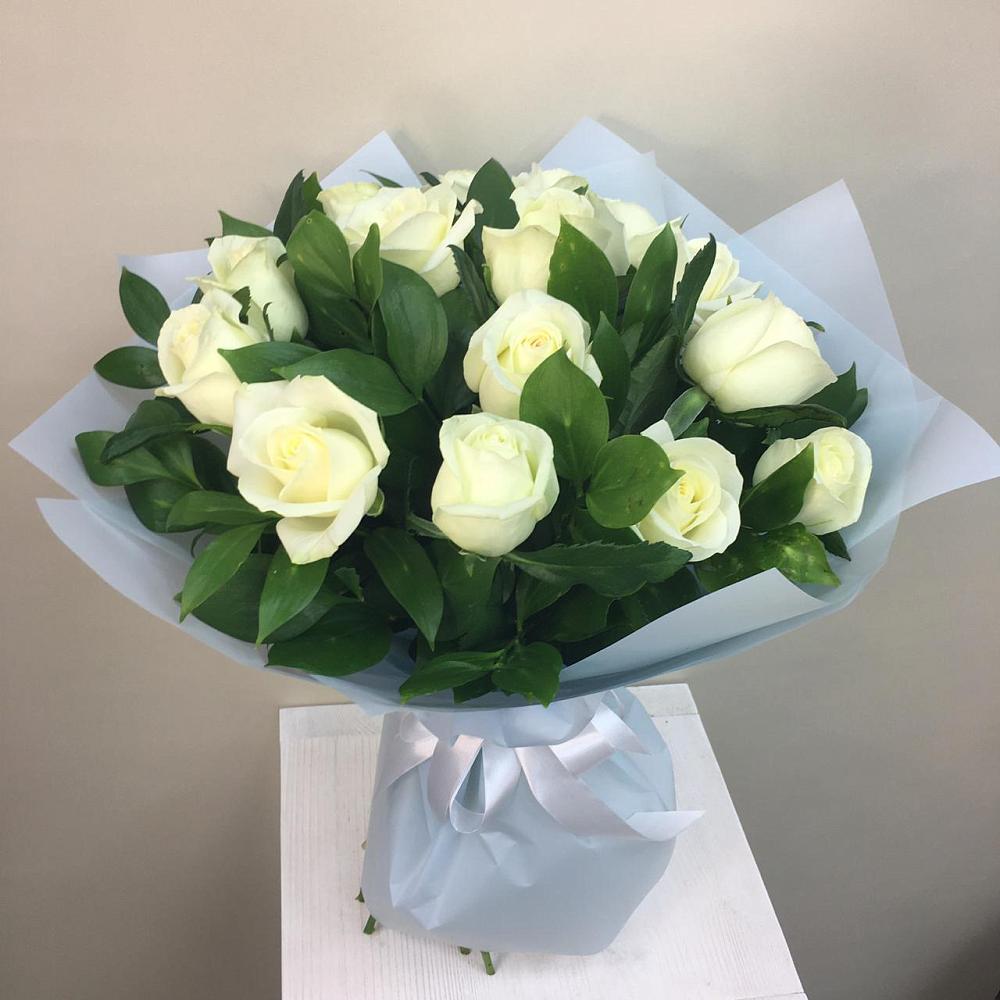 Букет 15 Белых роз Проуд в Новоалексеевской