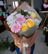 Букет цветов из:  Герберы, Розы и Хризантемы в Новоалексеевской