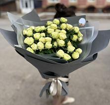 Букет Белые кустовые розы Солинеро в Новоалексеевской