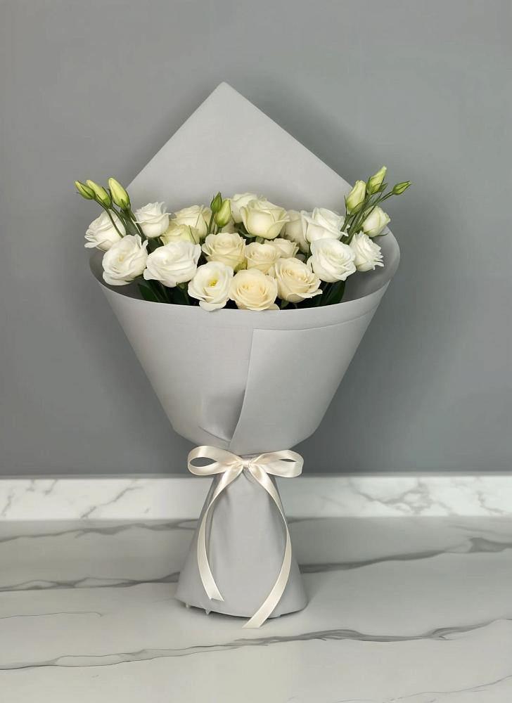 Букет цветов из: Розы и Лизиантусы в Новоалексеевской