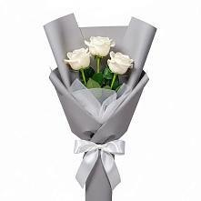 Букет 3 белые розы в Новоалексеевской