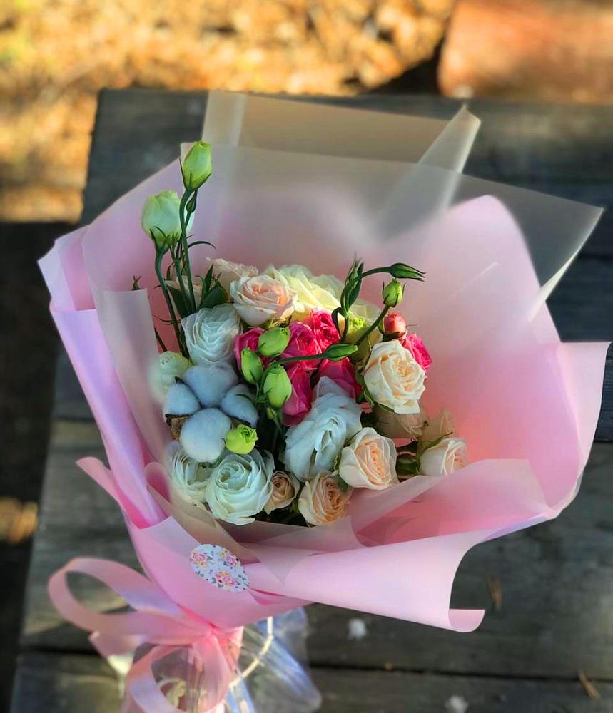 Букет цветов из: Розы и Лизиантусы в Новоалексеевской