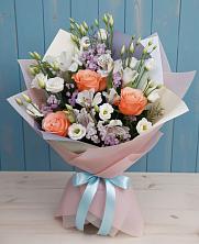 Букет цветов из:  Лизиантусы, Розы, Альстромерии и Гипсофила в Новоалексеевской