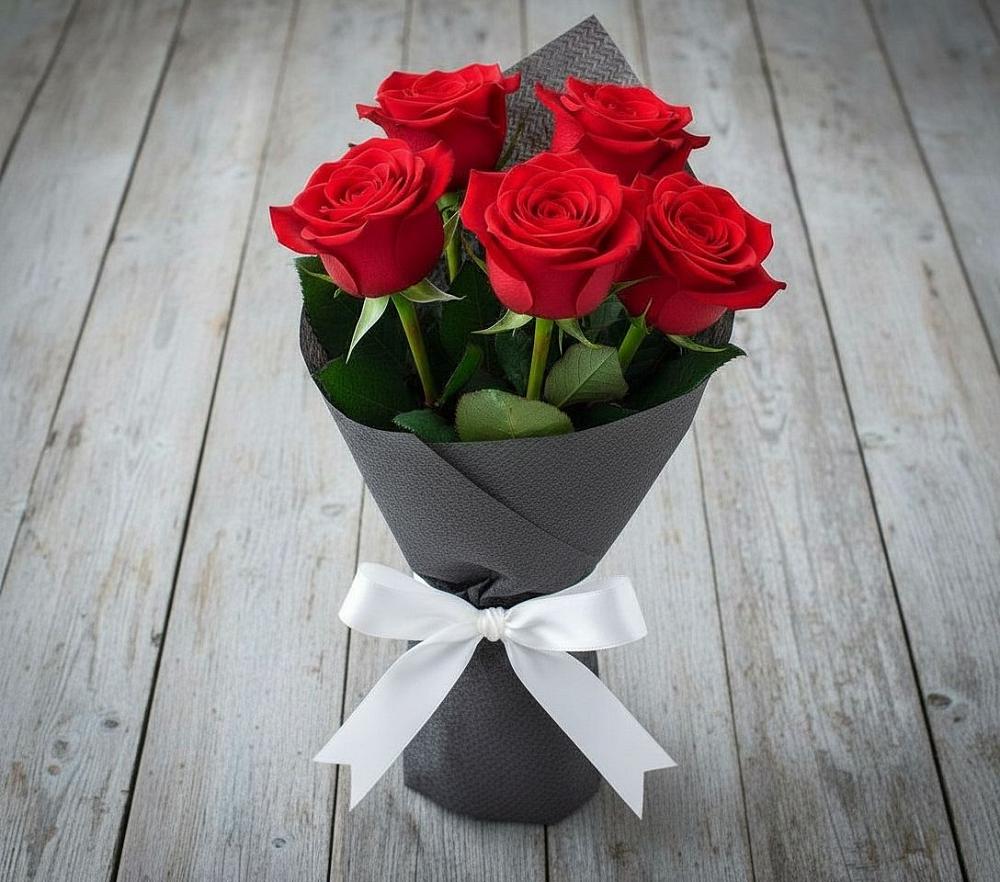 Букет 5 Красных роз Эдлесс Лав в Новоалексеевской