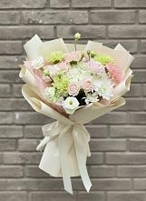 Букет цветов из:  Гвоздики, Розы, Лизиантусы и Хризантемы #REPLACE_PRED# Новоалексеевской