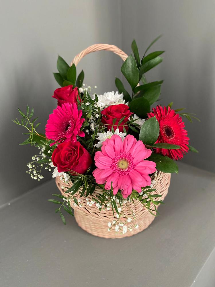 Цветочная композиция из Розы, Хризантемы и Герберы в корзине в Новоалексеевской