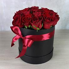 Цветочная композиция из Розы в шляпной коробке в Новоалексеевской