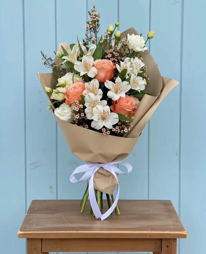 Букет цветов из: Альстромерии, Лизиантусы, Розы и Хризантемы в Новоалексеевской